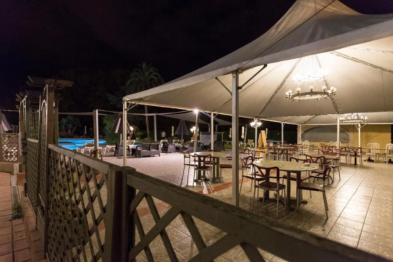 Hotel Castell Blanc 엠푸리아브라바