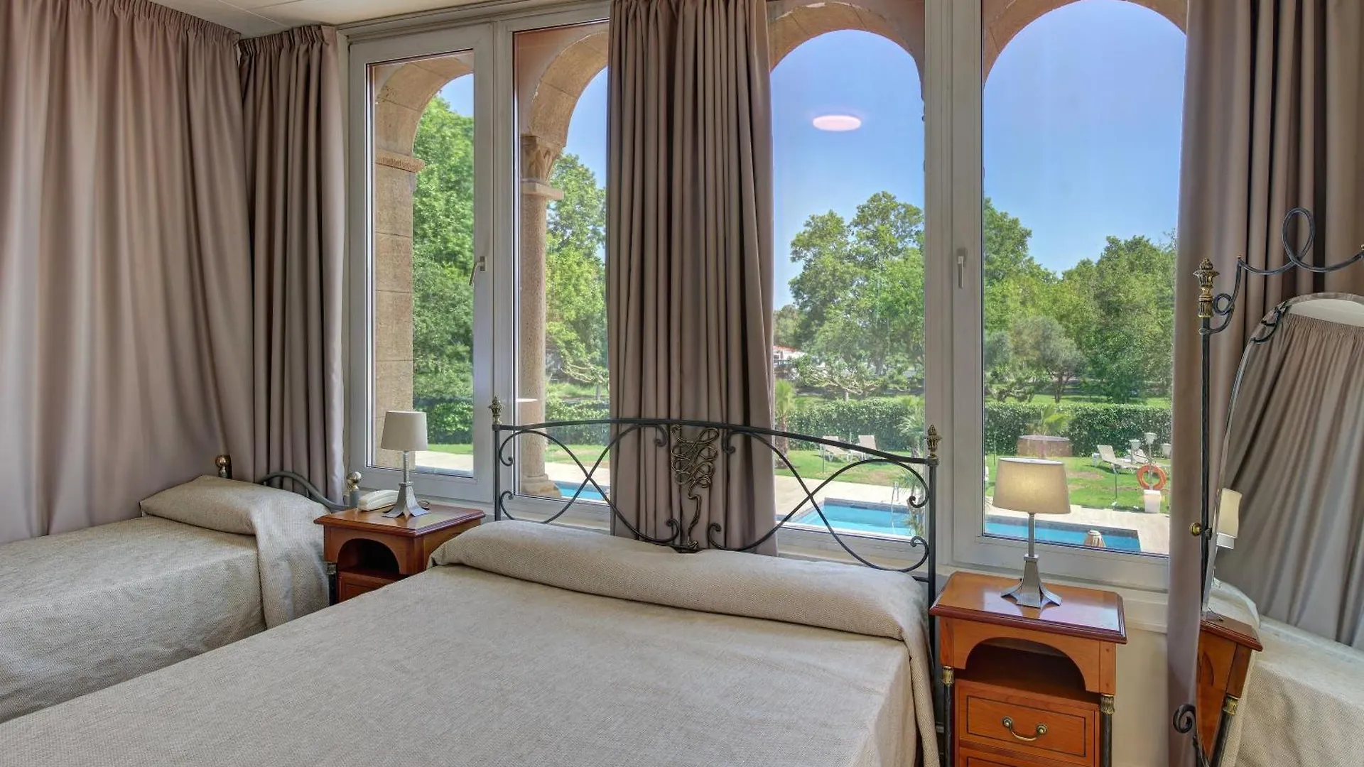 ***  Hotel Castell Blanc 엠푸리아브라바 스페인