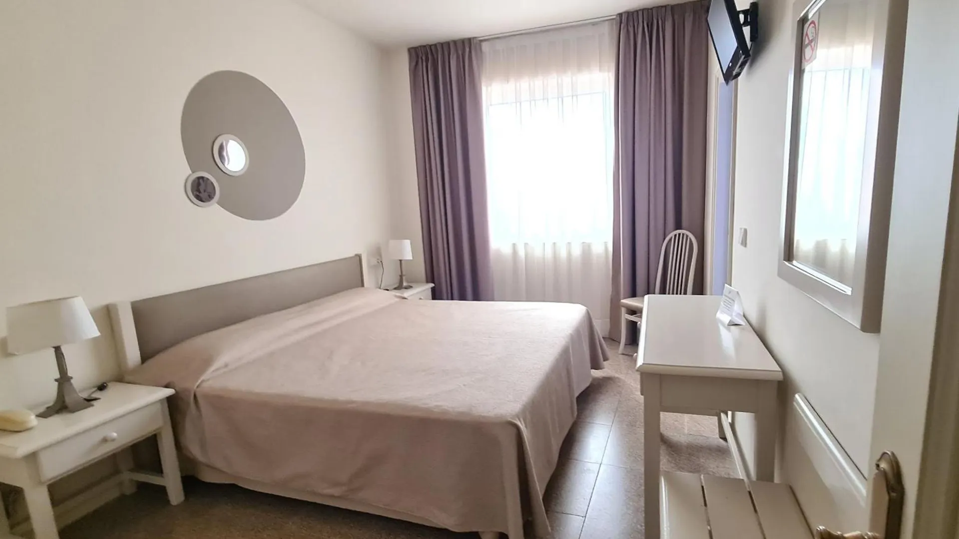 ***  Hotel Castell Blanc 엠푸리아브라바 스페인
